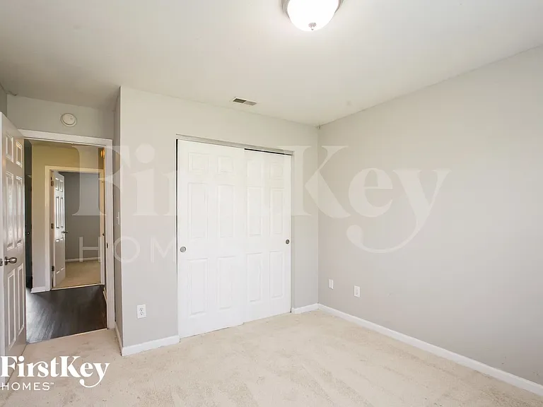 2635 Lullwater Ln — Photo 10