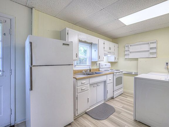 3rd image of 1408B Birch St #1408B