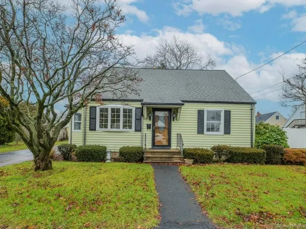 13 Surrey Lane, Southington, CT 06489