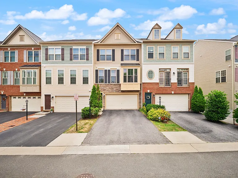 1431 Occoquan Heights Ct — Photo 1