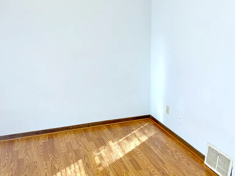 174 Acker St E #2 — Photo 6