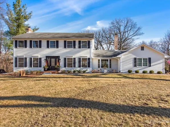 38W415 Burr Oak Ln, St Charles, IL 60175