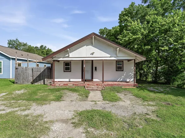 737 9th St, Port Arthur, TX 77640