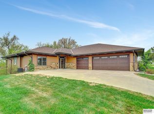 923 Lacebark Ln, Lincoln, NE 68521