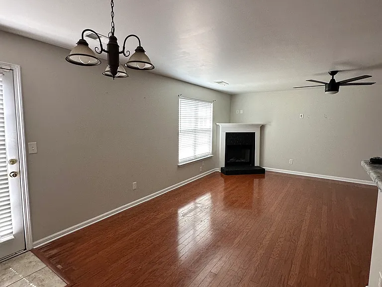 124 Avalon Dr — Photo 2