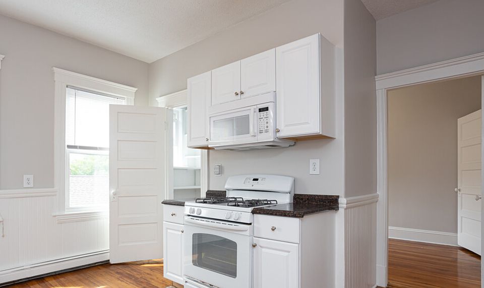 1st image of 120 Columbia St #3