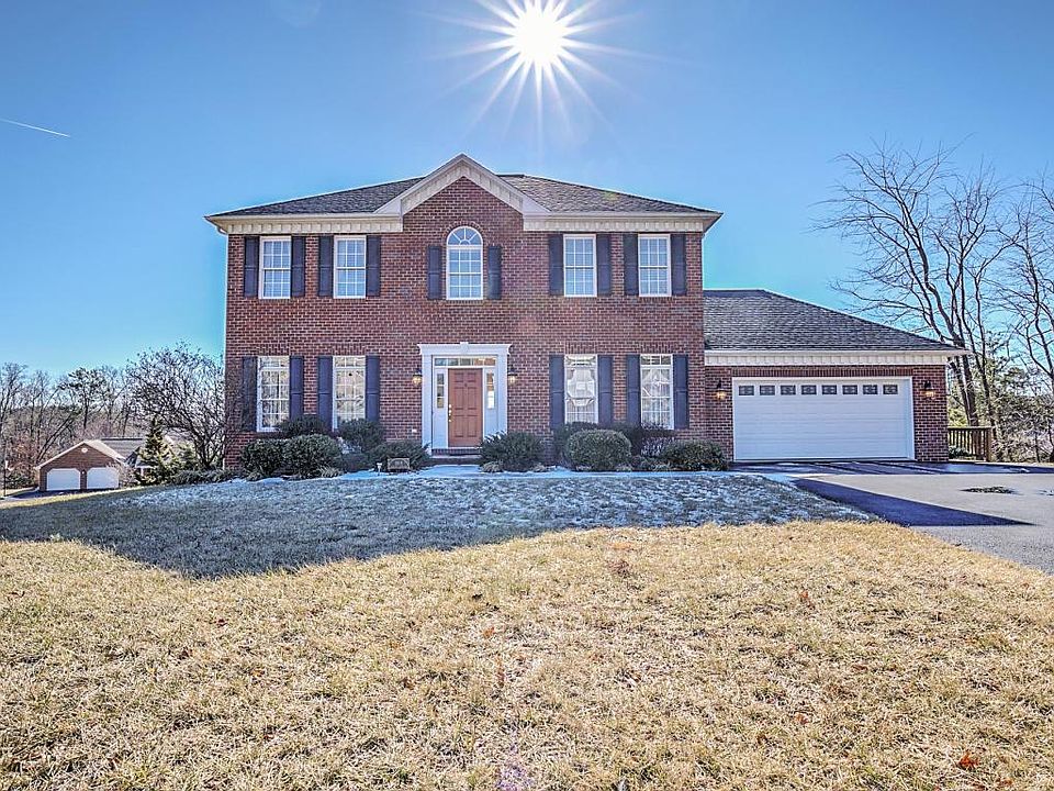 1st image of 1814 Hanging Rock Ct