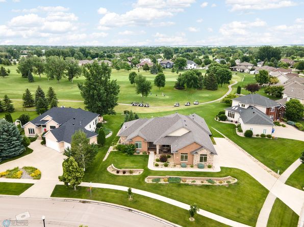 2009 Rose Creek Blvd S, Fargo, ND 58104