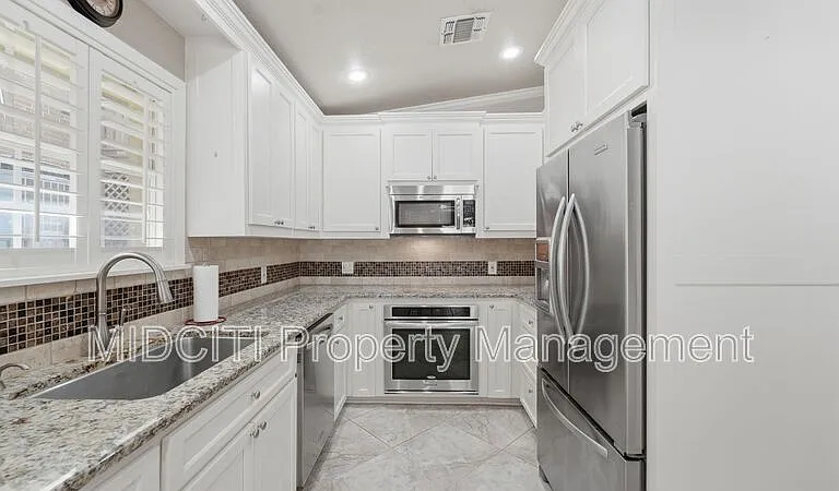 156 Trelawney St — Photo 8