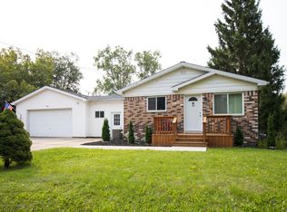 1203 Victoria Dr, Lansing, MI 48911