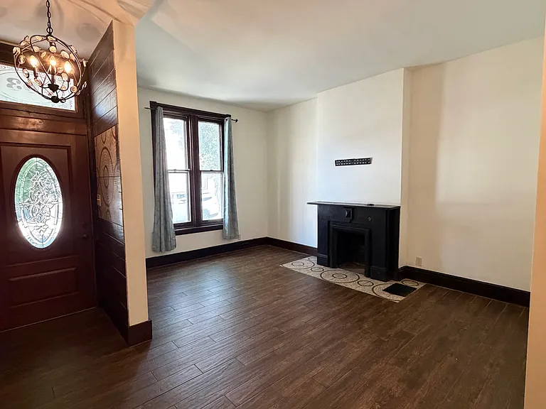 503 Russell St — Photo 2