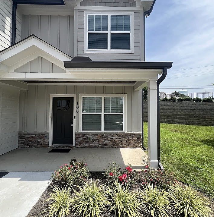 1st image of 100 Bell Forge Ct
