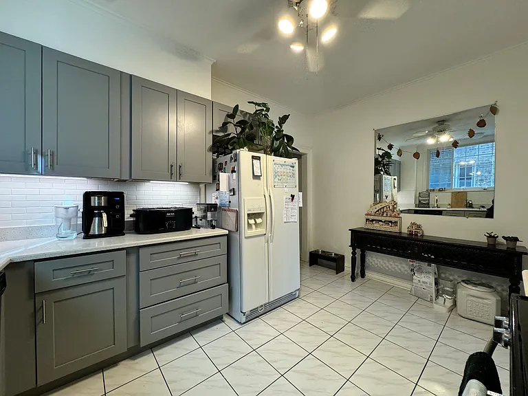 2054 W Farwell Ave #2 — Photo 9