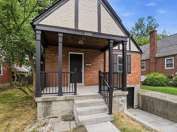 4th image of 2280 Rosedale Ave
