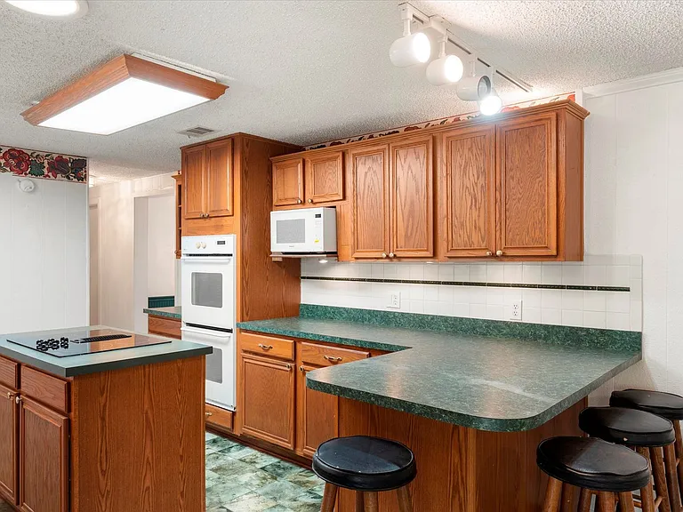 602 Legendary Ln — Photo 13