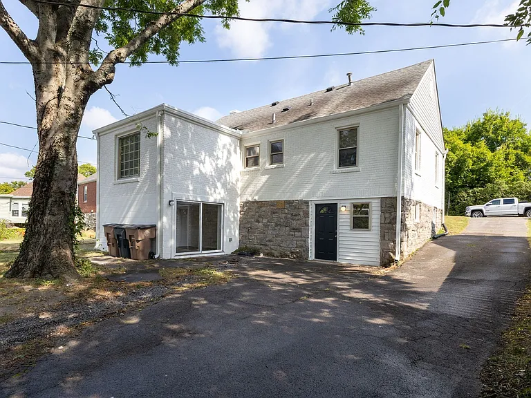 2313 Sunset Pl — Photo 2