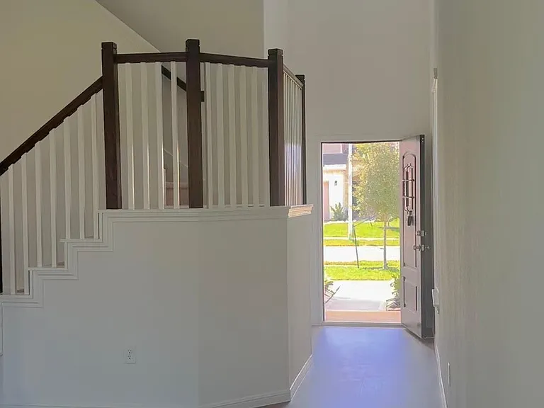 1001 Greenshank Dr — Photo 10