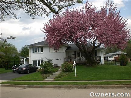 Stunning Brick 4-Level Home w/4 Car Drvwy