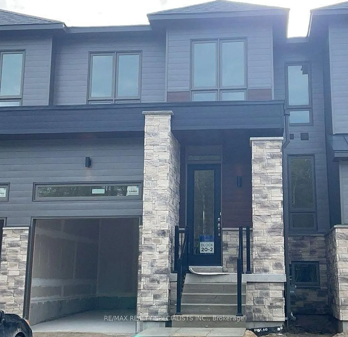 3 bed, $2,400 — Photo 1