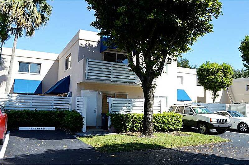 Exquisite 3 bedroom rental in sought after Hammocks communit