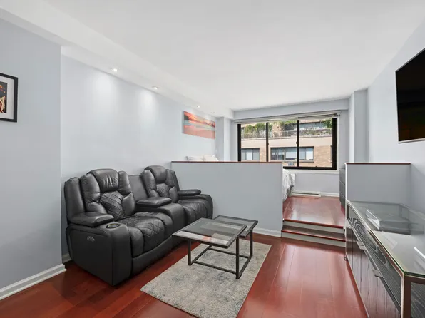 16 West 16th Street 14LS image 3 of 10