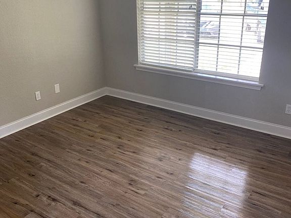 2nd image of 1681 Veterans Ave #5