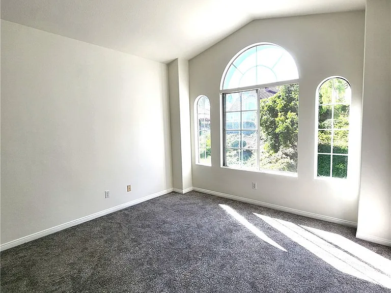 11 Paloma Dr — Photo 10