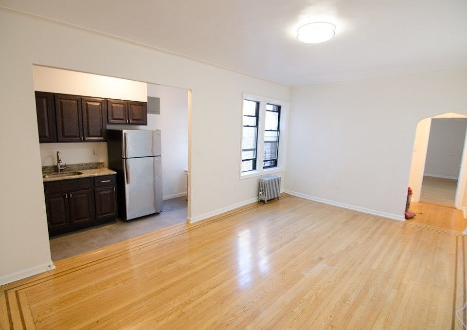 1st image of 3206 47th St APT 6a