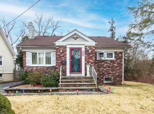 15 S Baums Ct, Livingston, NJ 07039