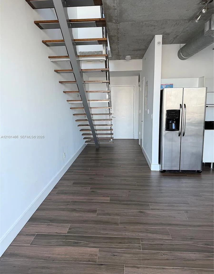 Neo Vertika Condo — Photo 4