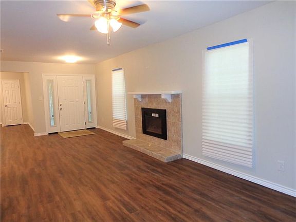 4th image of 111 Ennis St