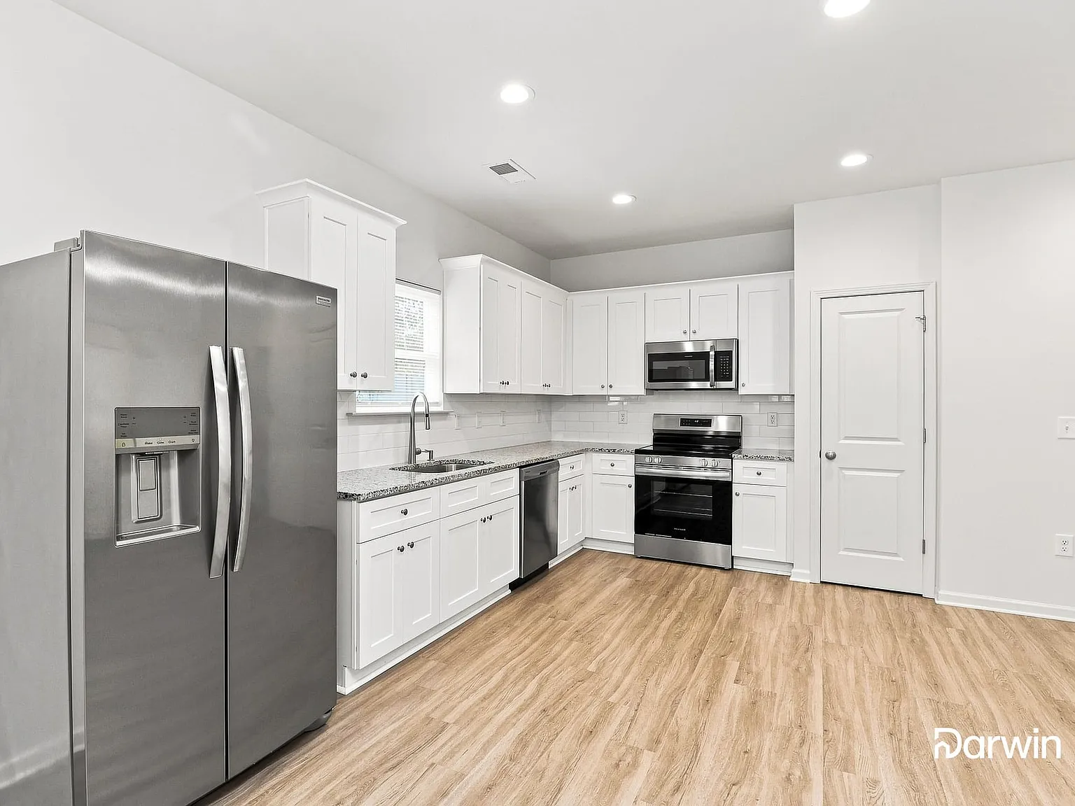 3 bed, 2.0 bath, 1190 sqft, $1,910 — Photo 3