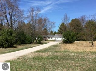 464 W Hoague Rd, Manistee, MI 49660