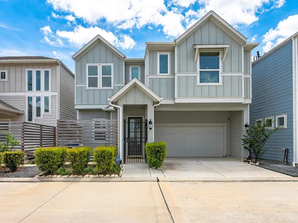 614 Sandy Bay Ln, Kemah, TX 77565