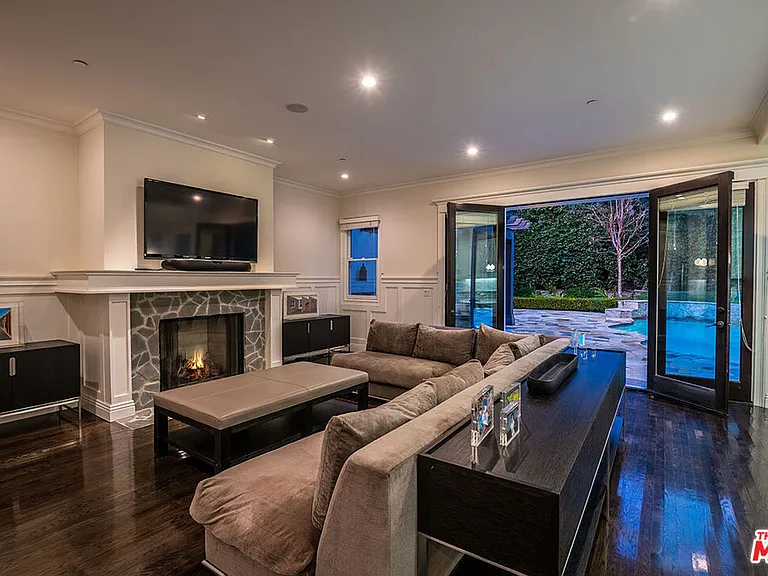 10161 Valley Spring Ln — Photo 11
