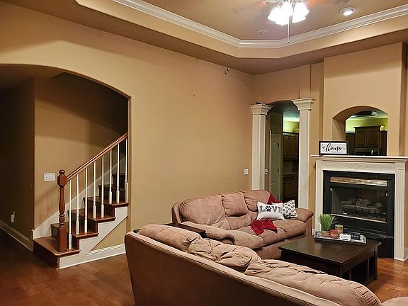 5th image of 701 SE Jamaica Dr