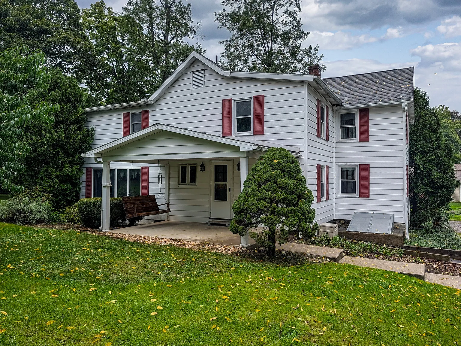 4 bed, 2.5 bath, 2400 sqft, $1,750 — Photo 1