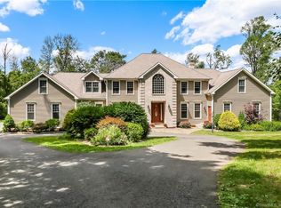 8 Winter Ridge Rd, Sandy Hook, CT 06482
