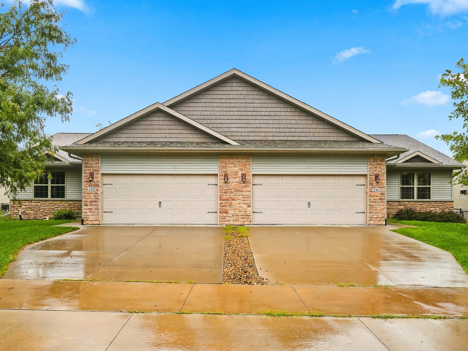240 S Stewart St North Liberty — Photo 1