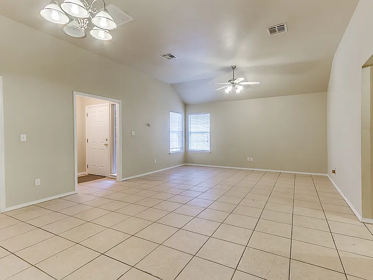 2427 W Oklahoma Ave — Photo 7