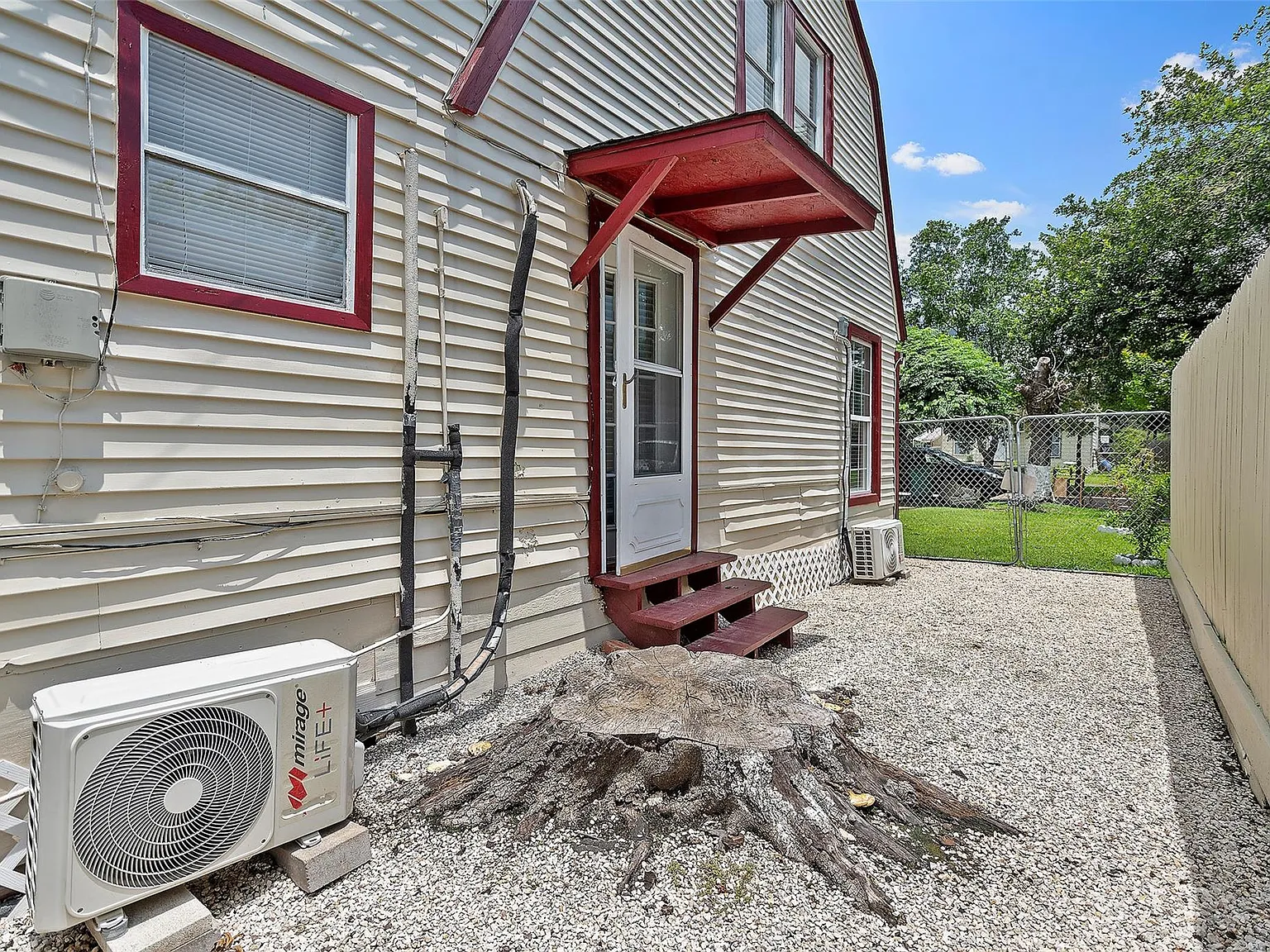 1 bed, 1.0 bath, 231 sqft, $700 — Photo 1
