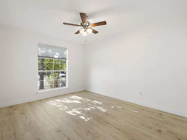 218 Altamont St — Photo 19