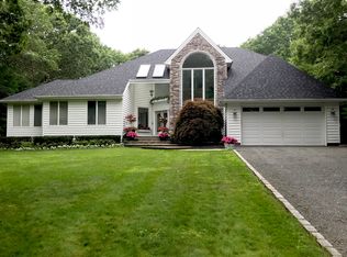 14 Shelter Harbor Ct, Wading River, NY 11792