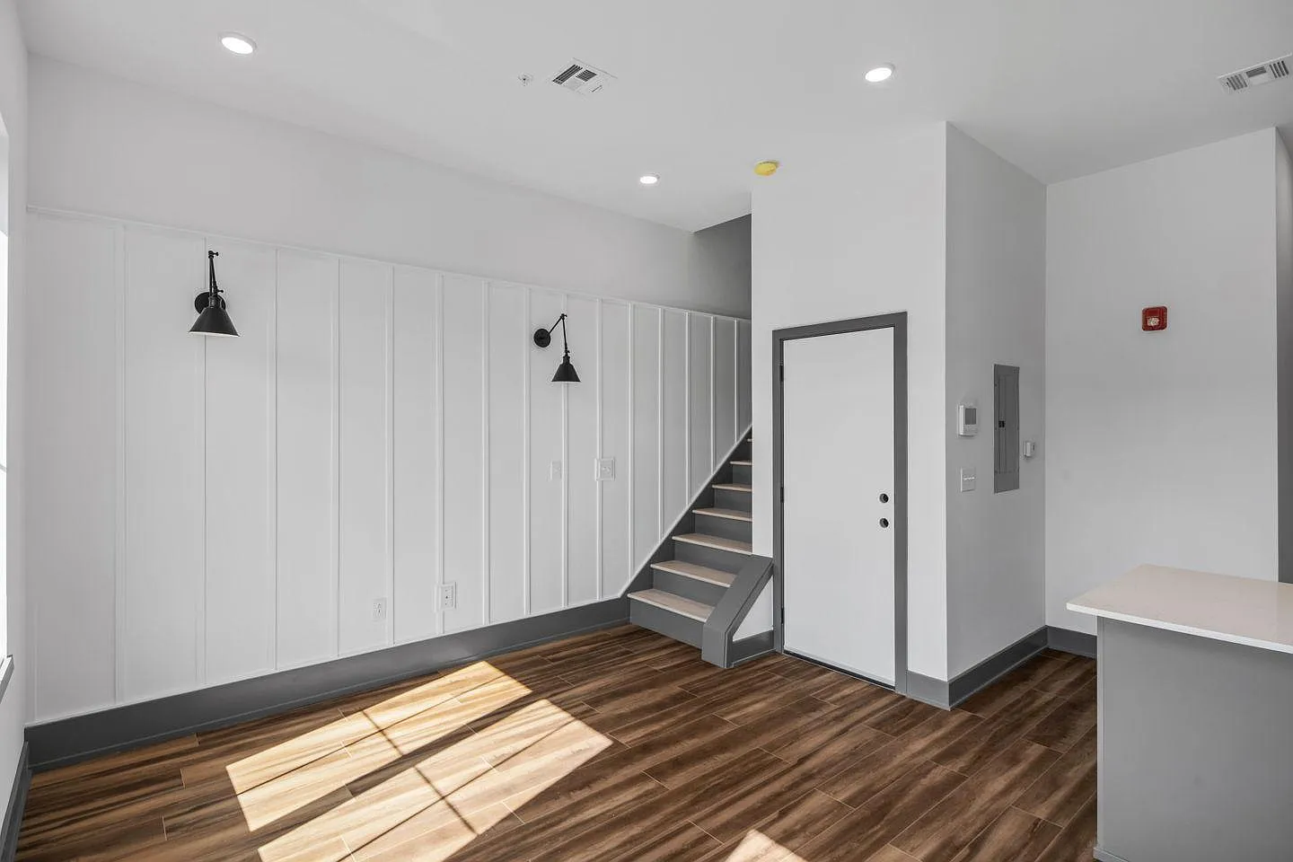 2 bed, 1000 sqft, $1,795 — Photo 1