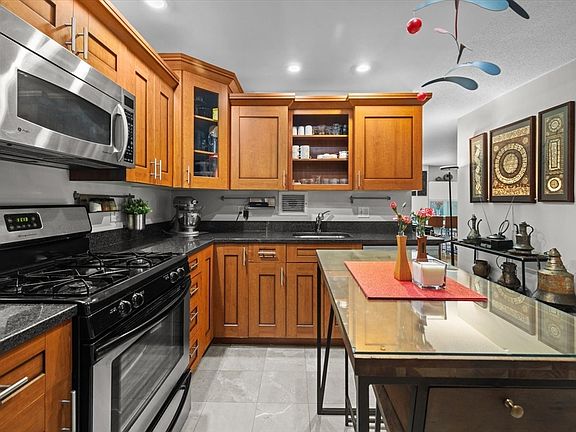 3rd image of 65 E India Row APT 3G