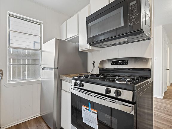 3rd image of 5300 Guadalupe St #106