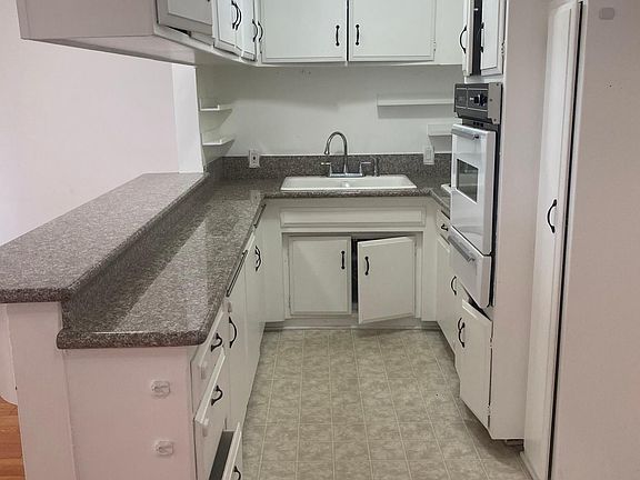 4th image of 7155 Hawthorn Ave #8
