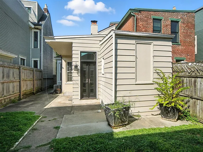 843 Overton St — Photo 32