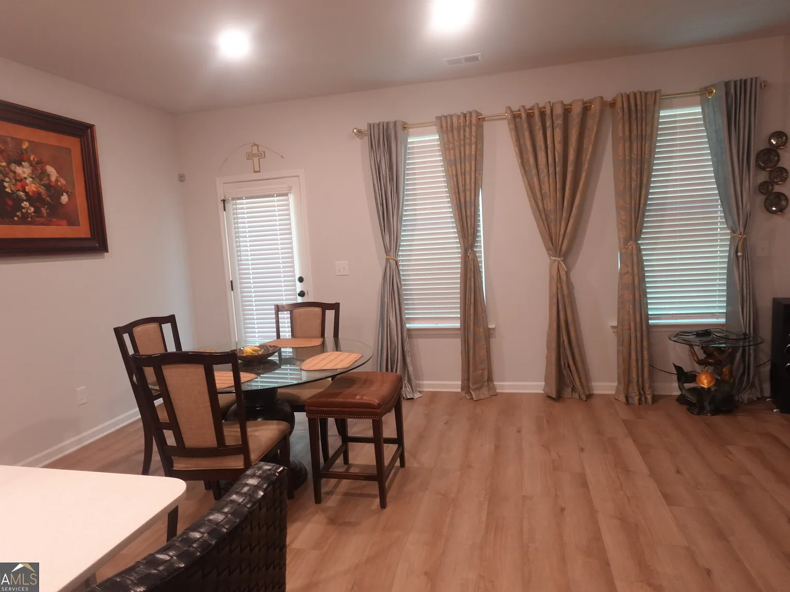 4 bed, 3.5 bath, 2768 sqft, $2,850 — Photo 4