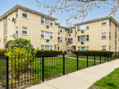5700 W Montrose Ave APT 2D, Chicago, IL, 60634